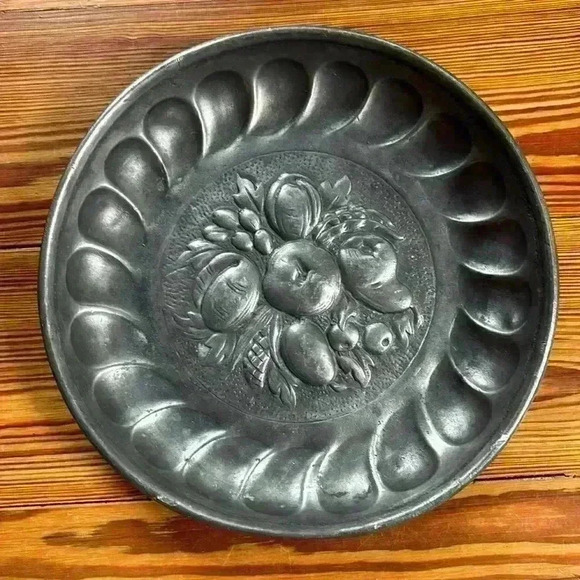 Pewter Fruit Plate Repousse Reproduction From 18th Century...Vintage - Picture 7 of 7